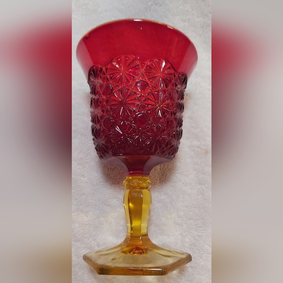 Daisy and Button Amberina goblet - Picture 3 of 5